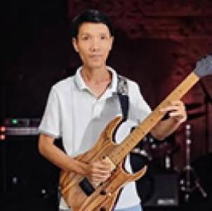 MMA Guitarist